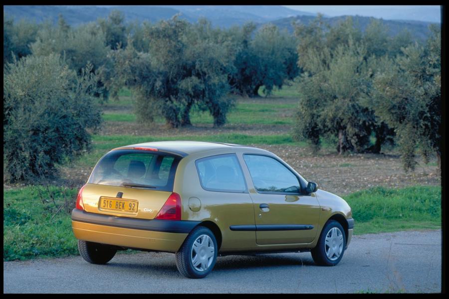  Renault Clio 1998 года  (фото 80 из 106)